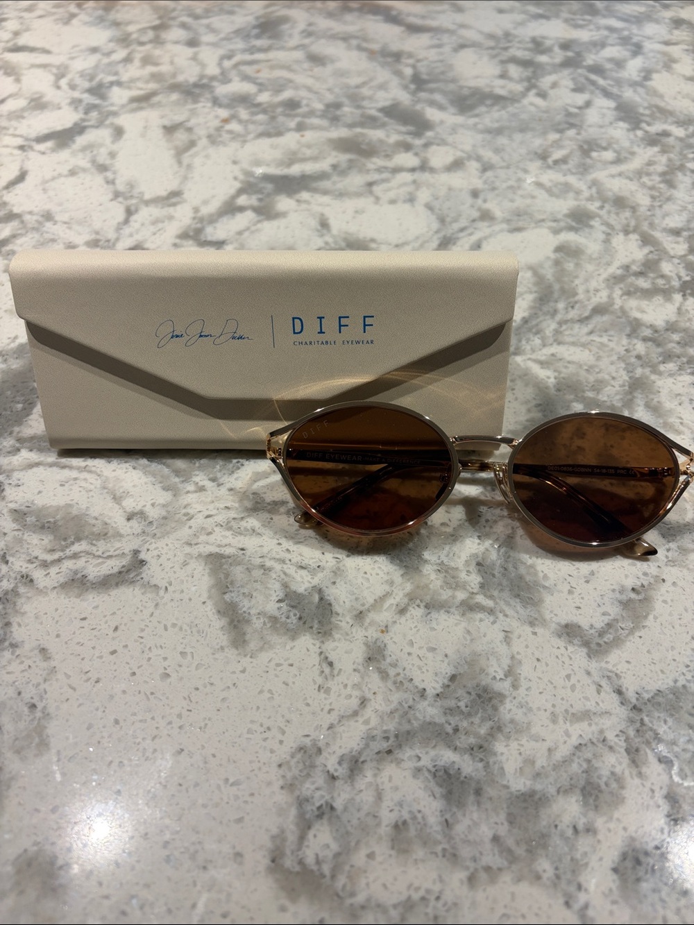 Jessie James Decker sunglasses NEVER WORN